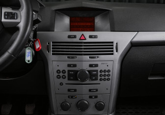 Подержанный автомобиль Opel Astra Sedan 2011 года (14 фото)