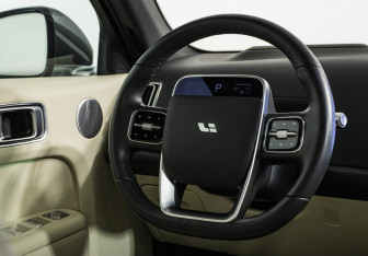 Подержанный автомобиль LiXiang L7 2023 года (10 фото)