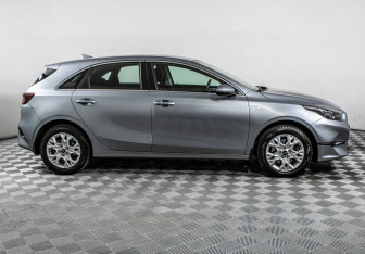 Подержанный автомобиль Kia Ceed Hatchback 2022 года (4 фото)