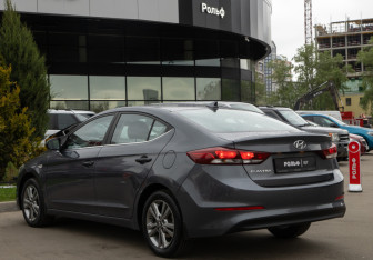 Подержанный автомобиль Hyundai Elantra Sedan 2017 года (5 фото)