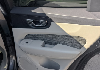 Подержанный автомобиль Volvo XC60 2021 года (30 фото)