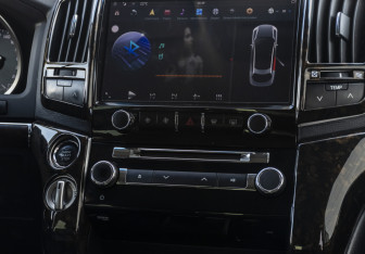 Подержанный автомобиль Toyota Land Cruiser Suv 2012 года (13 фото)