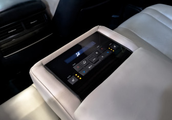 Подержанный автомобиль Lexus LX 2015 года (29 фото)