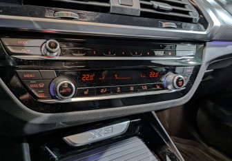Подержанный автомобиль BMW X3 2020 года (21 фото)