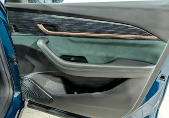 Подержанный автомобиль Geely Monjaro 2023 года (25 фото)