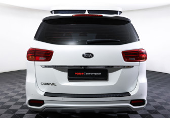 Подержанный автомобиль Kia Carnival 2019 года (6 фото)