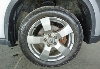 Подержанный автомобиль Nissan X-Trail 2008 года (18 фото)