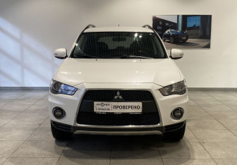 Подержанный автомобиль Mitsubishi Outlander 2010 года (2 фото)