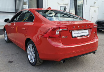 Подержанный автомобиль Volvo S60 2017 года (7 фото)