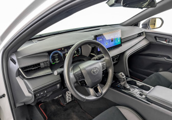 Подержанный автомобиль Toyota Camry Sedan 2024 года (16 фото)