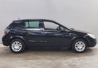 Подержанный автомобиль Opel Astra Hatchback 2008 года (4 фото)