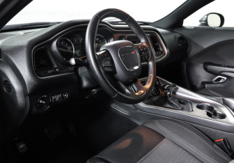 Подержанный автомобиль Dodge Challenger 2019 года (14 фото)