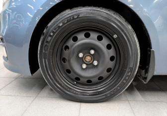 Подержанный автомобиль Kia Rio Sedan 2016 года (18 фото)