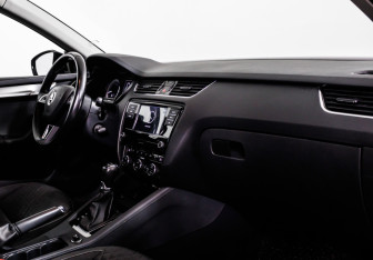 Подержанный автомобиль Skoda Octavia Liftback 2017 года (9 фото)