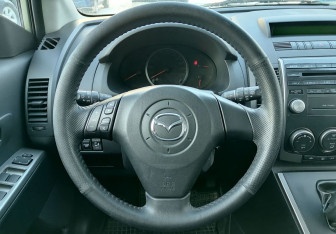 Подержанный автомобиль Mazda 5 2008 года (14 фото)