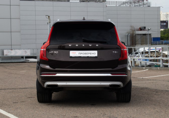 Подержанный автомобиль Volvo XC90 2021 года (7 фото)