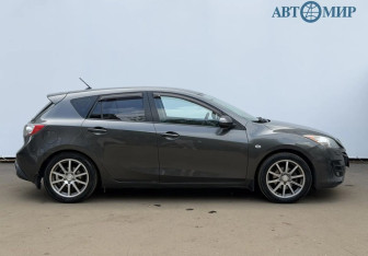 Подержанный автомобиль Mazda 3 Hatchback 2011 года (4 фото)