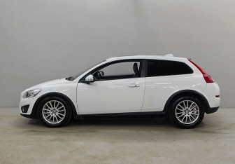 Подержанный автомобиль Volvo C30 2012 года (8 фото)