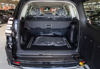 Подержанный автомобиль Toyota Land Cruiser Prado 2023 года (10 фото)