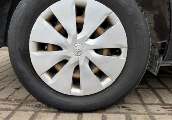 Подержанный автомобиль Toyota Corolla Sedan 2015 года (13 фото)