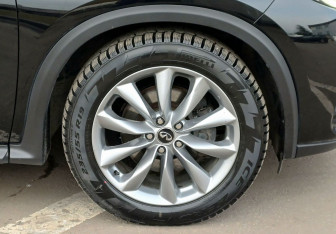 Подержанный автомобиль Infiniti QX50 2019 года (9 фото)