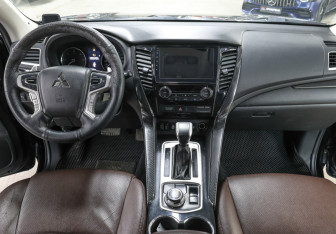 Подержанный автомобиль Mitsubishi Pajero Sport 2018 года (7 фото)