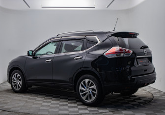 Подержанный автомобиль Nissan X-Trail 2016 года (3 фото)