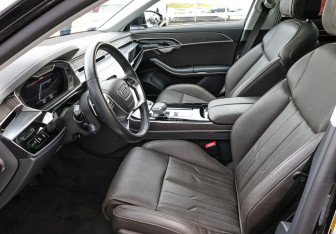 Подержанный автомобиль Audi A8 2023 года (16 фото)