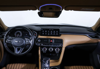 Подержанный автомобиль Genesis G70 2021 года (17 фото)