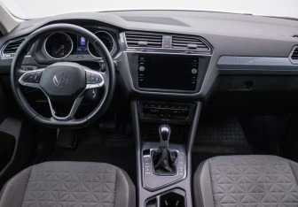 Подержанный автомобиль Volkswagen Tiguan 2020 года (13 фото)