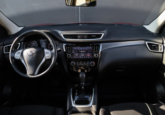 Подержанный автомобиль Nissan Qashqai 2017 года (11 фото)
