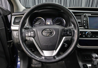 Подержанный автомобиль Toyota Highlander 2014 года (19 фото)