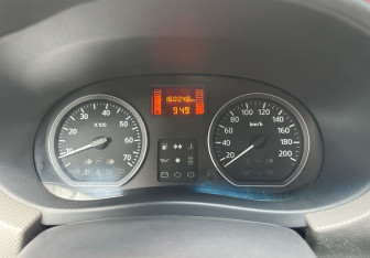 Подержанный автомобиль Renault Logan Sedan 2011 года (14 фото)