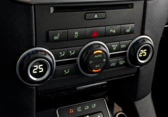 Подержанный автомобиль Land Rover Discovery 2015 года (20 фото)