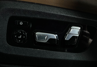 Подержанный автомобиль BMW X5 M 2024 года (16 фото)