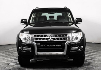 Подержанный автомобиль Mitsubishi Pajero 2015 года (2 фото)