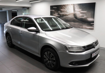 Подержанный автомобиль Volkswagen Jetta Sedan 2012 года (3 фото)