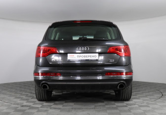 Подержанный автомобиль Audi Q7 2014 года (6 фото)