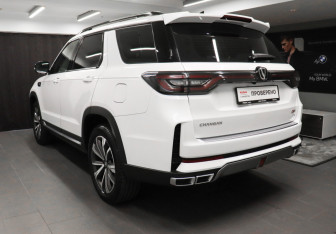 Подержанный автомобиль Changan CS95 2023 года (6 фото)