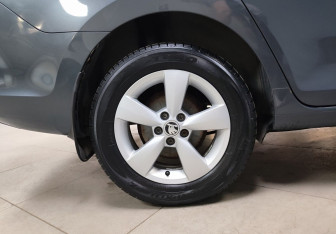 Подержанный автомобиль Skoda Rapid Liftback 2015 года (9 фото)