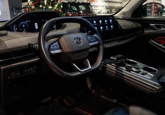 Подержанный автомобиль Changan UNI-S 2024 года (17 фото)