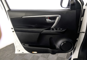 Подержанный автомобиль Toyota Fortuner 2021 года (19 фото)