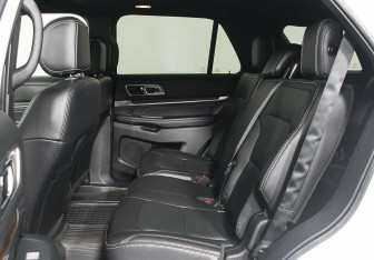 Подержанный автомобиль Ford Explorer 2017 года (18 фото)