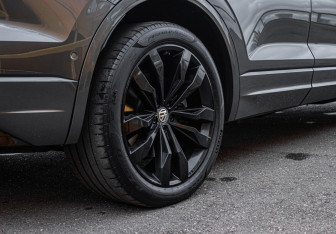 Подержанный автомобиль Volkswagen Touareg 2019 года (13 фото)