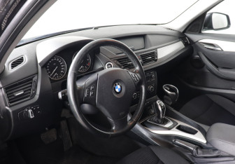 Подержанный автомобиль BMW X1 2014 года (10 фото)