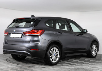 Подержанный автомобиль BMW X1 2021 года (2 фото)