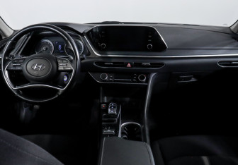 Подержанный автомобиль Hyundai Sonata 2020 года (12 фото)
