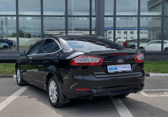 Подержанный автомобиль Ford Mondeo Sedan 2012 года (8 фото)