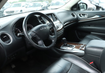 Подержанный автомобиль Infiniti QX60 2014 года (13 фото)