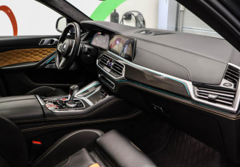 Подержанный автомобиль BMW X6 M 2021 года (28 фото)